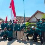 KKN UMG Pasang Plang Penunjuk Arah dan Cermin Cembung di Dusun Mojoroto
