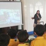 Siswa Sekolah Kreatif Menganti Belajar Waspada Orang Asing dalam Guest Teacher