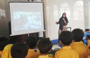 Siswa Sekolah Kreatif Menganti Belajar Waspada Orang Asing dalam Guest Teacher