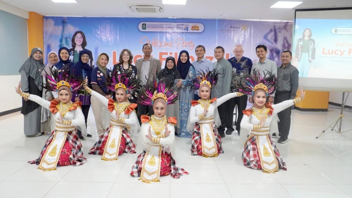 Smamda Surabaya Sambut Lucy Filipczak, Siswa Rotary Youth Exchange dari Amerika Serikat