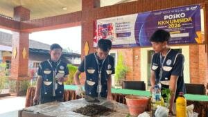 KKN P 46 Umsida Kenalkan Komposa kepada Warga Gondang