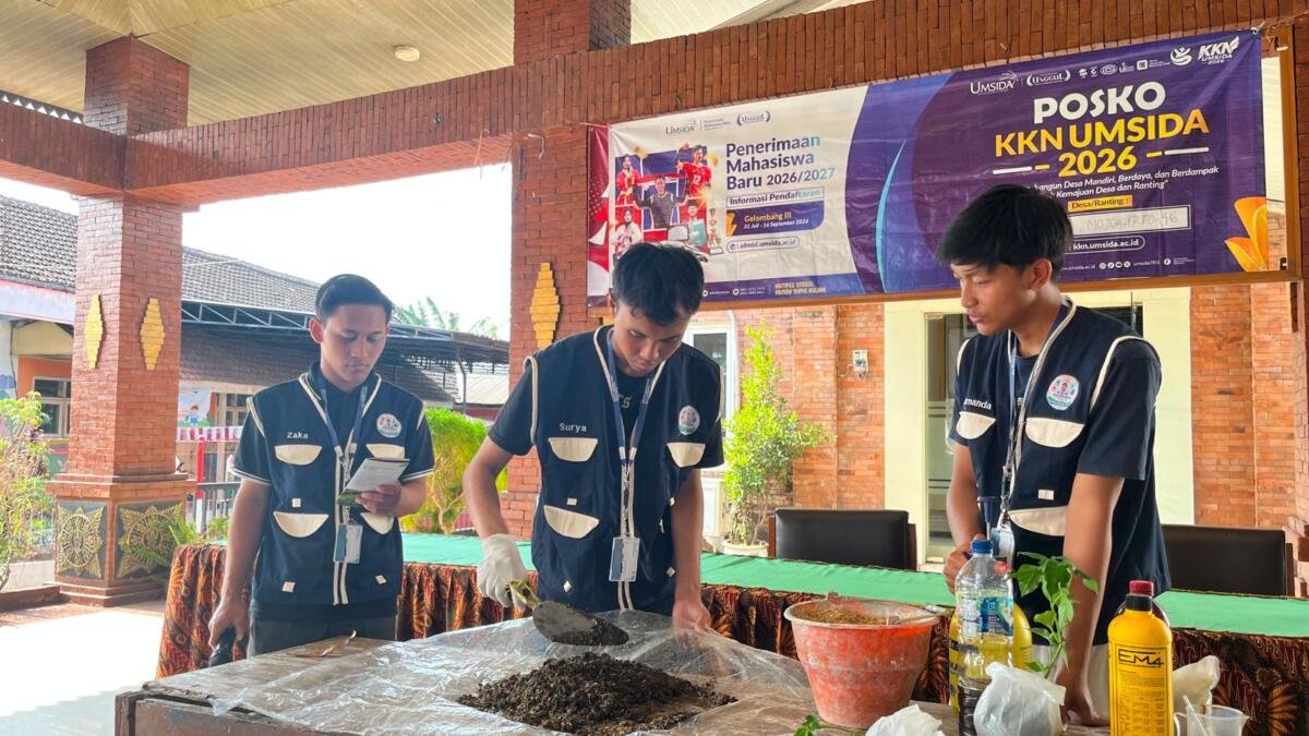 KKN P 46 Umsida Kenalkan Komposa kepada Warga Gondang