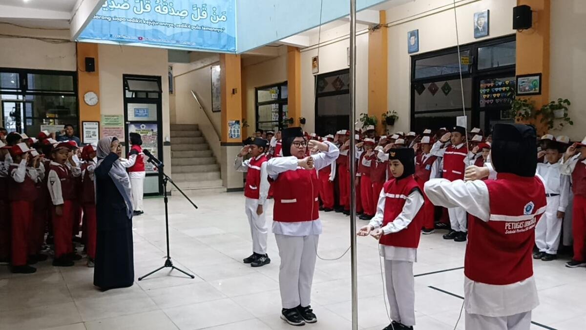 Upacara Perdana Bulan Agustus, SD Muhlas Tanamkan 7 Kebiasaan Anak Indonesia Hebat