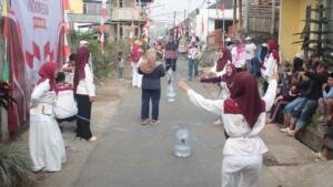 Kelompok 32 KKN MAs Bersama Pemuda dan Ketua RT 22 Pujon Lor Semarakkan Lomba Kemerdekaan RI