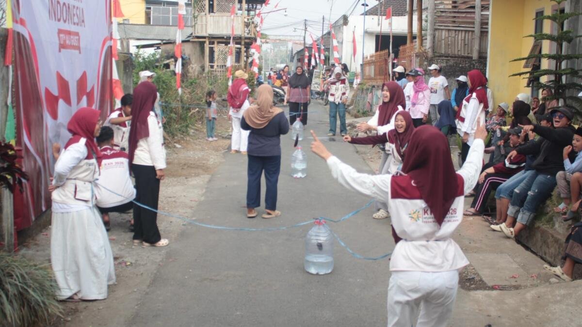 Kelompok 32 KKN MAs Bersama Pemuda dan Ketua RT 22 Pujon Lor Semarakkan Lomba Kemerdekaan RI