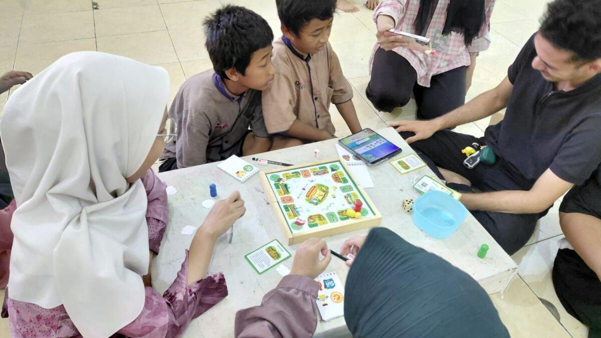 KKN Kelompok 34 Umsura Hadirkan Bimbingan Belajar, Edugames Literasi Jadi Daya Tarik Anak Dukuh Sutorejo