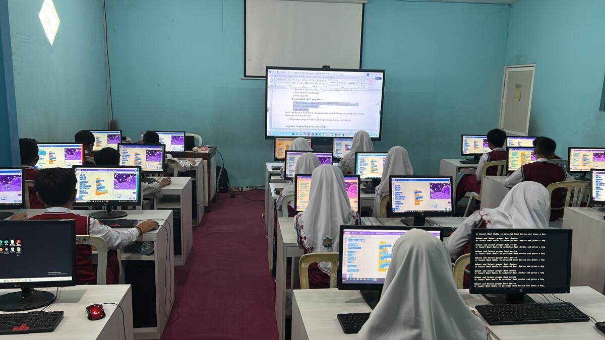 Dari Blok Kode Menjadi Game, Siswa Kelas 6 SD Mumtaz Belajar Berkarya melalui Scratch
