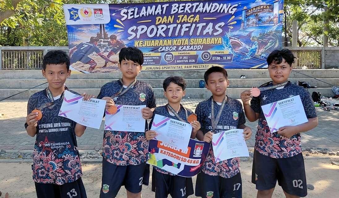 Penuh Semangat Tim Kabaddi SDM Limas Juara 1 dan 3 Kejurkot Beach Surabaya 2026