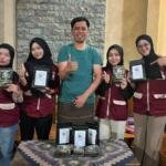 Perkuat Branding Kopi Lokal, KKN MAs Kelompok 23 Wonoagung Redesain Kemasan Wolu 88 Wolu