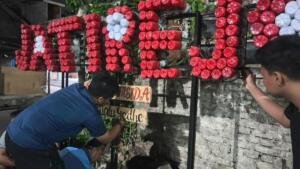 Manfaatkan Limbah Plastik, KKN P 57 Umsida Buat Ecobrick
