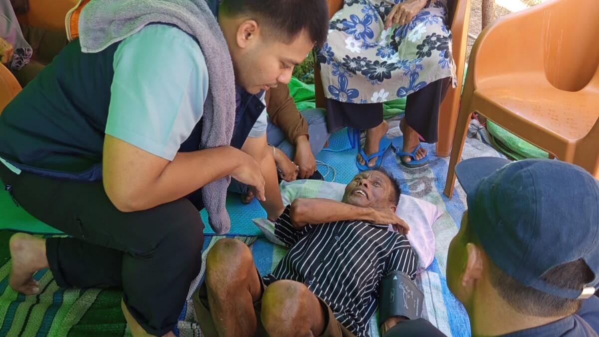 Saat Lansia Tak Mampu Beranjak, DMC RSML yang Datang Menghampiri