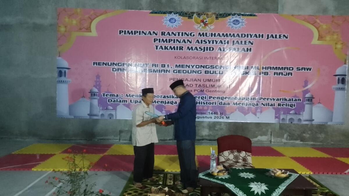 Ketua PCM Genteng Resmikan Sarana Olahraga Bulu Tangkis PB Raja