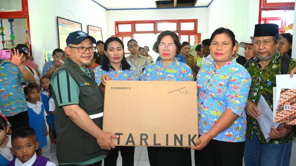 Abdul Mu’ti Bawa Internet Satelit dan 30 Laptop ke Miangas, Pendidikan di Ujung Negeri Makin Digital