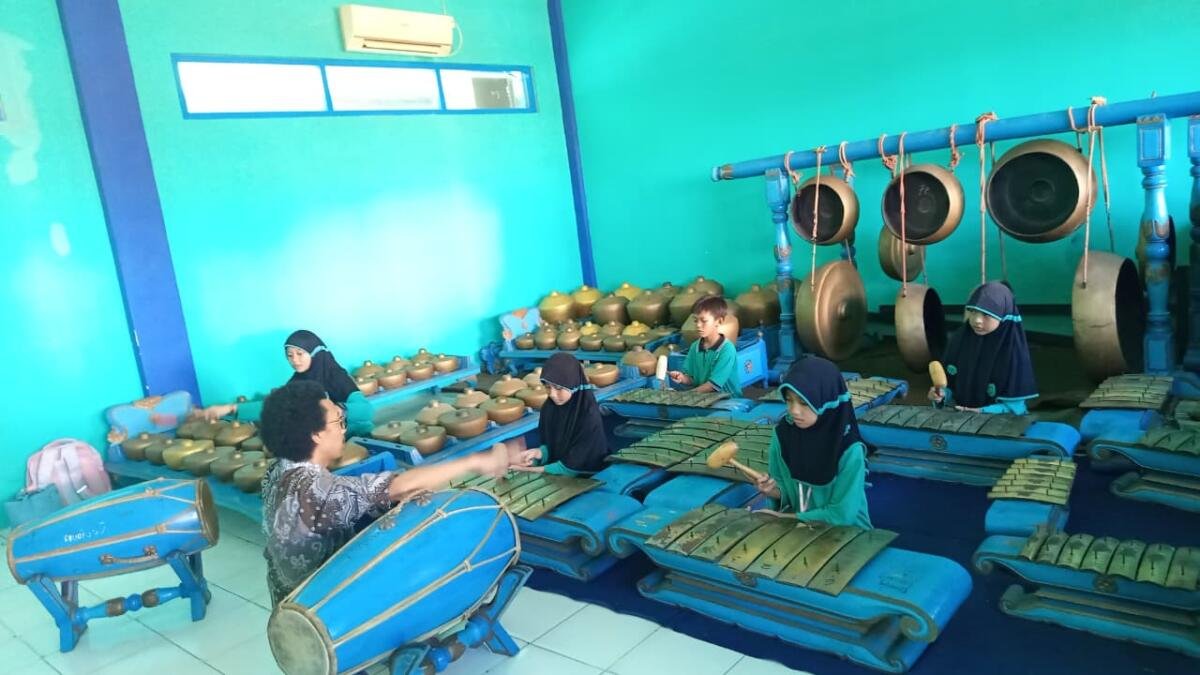Lestarikan Budaya Jawa, Talent Karawitan SD Mumtaz Asyik Tekuni Gending Jula-Juli