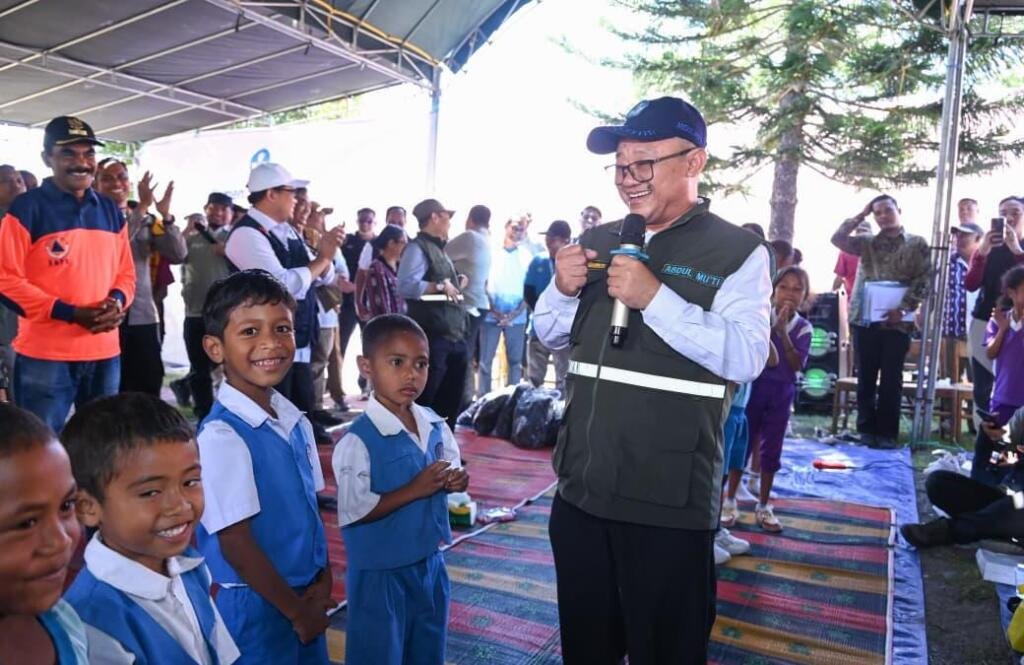 Mendikdasmen Prioritaskan Revitalisasi Sekolah Korban Gempa NTT, Salurkan Bantuan Rp 860 Juta