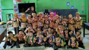 Pendampingan Literasi Dasar melalui Media Roda Huruf dan Papan Baca di SD Negeri 5 Pandesari