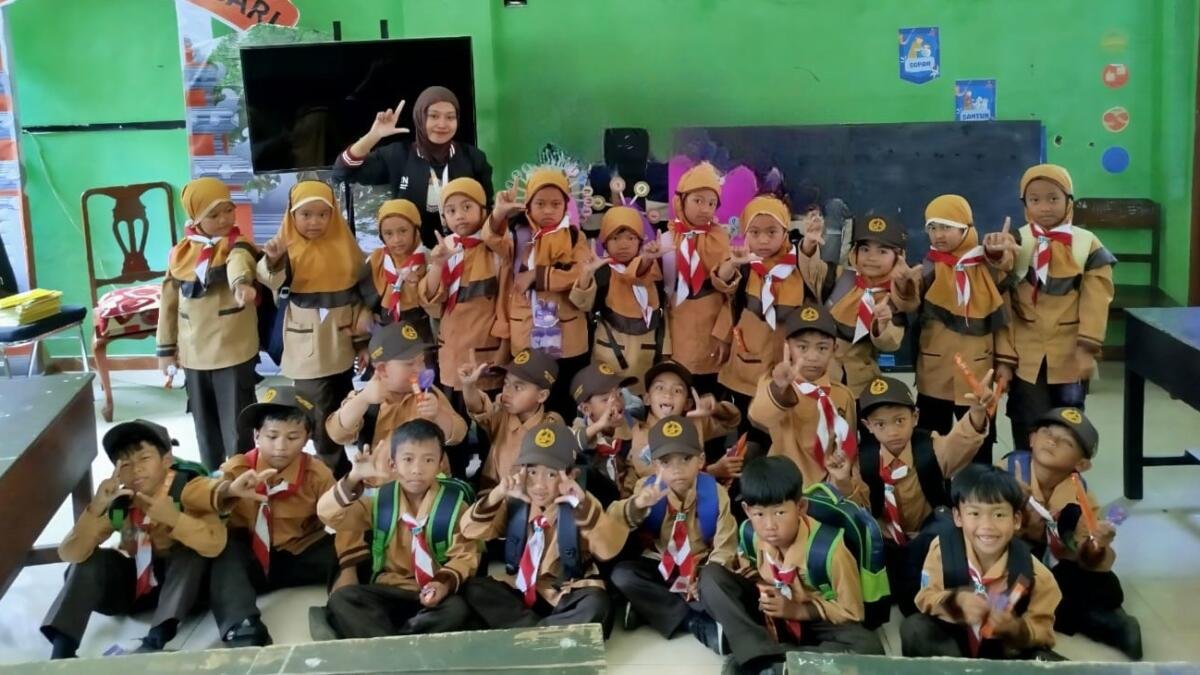 Pendampingan Literasi Dasar melalui Media Roda Huruf dan Papan Baca di SD Negeri 5 Pandesari
