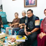 Pak Nur Tidak Menulis Lagi (2): Kacang, Api, dan Tulisan yang Matang