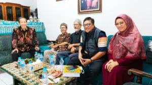 Pak Nur Tidak Menulis Lagi (2): Kacang, Api, dan Tulisan yang Matang