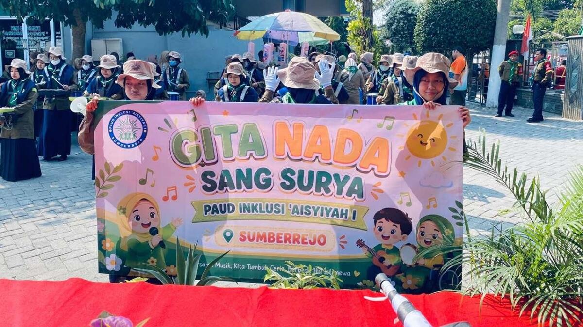 Drumband Gita Nada Sang Surya PAUD Inklusi Aisyiyah I Sumberrejo Meriahkan Pawai Tunas Athfal Bojonegoro