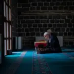 Ketika Hidup Berjalan di Antara Masjid dan Rumah Sakit