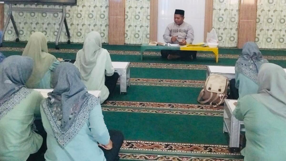 Guru PAUD ABA Percontohan Bojonegoro Rutin Mengaji Setiap Hari Jumat