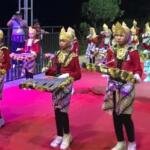 MIM 04 Al-Azhar Mejasem Meriahkan Karnaval Budaya Sidomukti dengan Penampilan Drum Band Gema Nada Al-Azhar