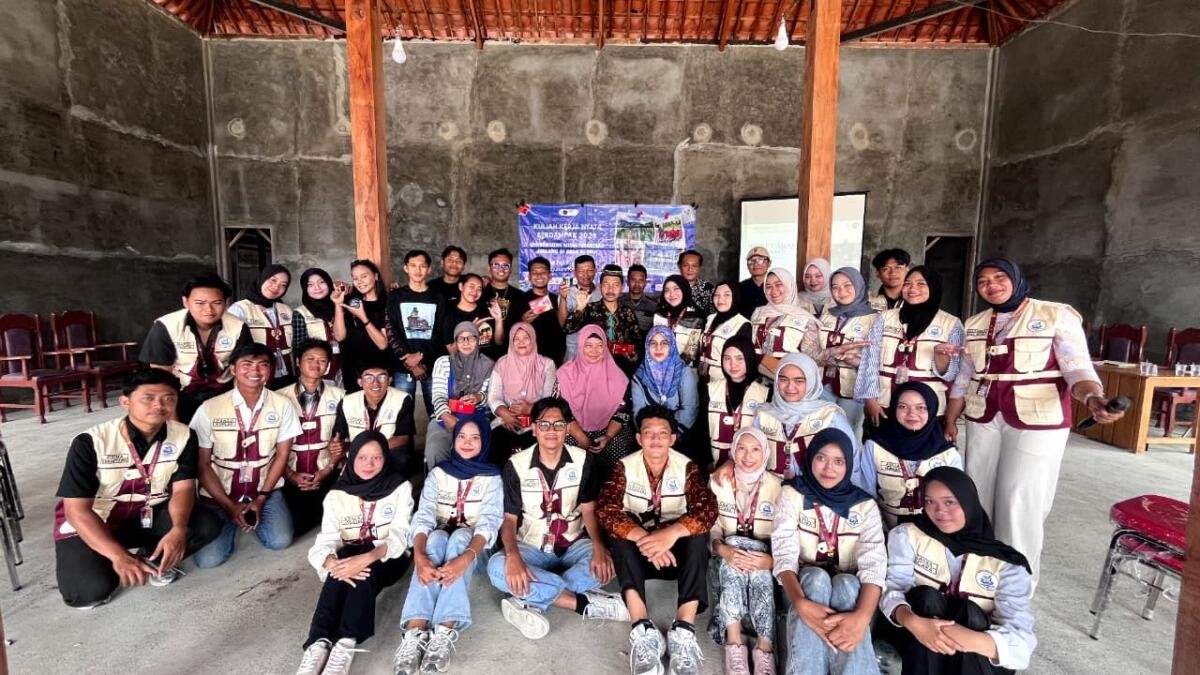 KKN Berdampak 185 UMM Ubah Serbuk Kayu Jadi Briket Ramah Lingkungan di Desa Besuki Tulungagung