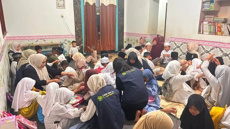 Lestarikan Permainan Tradisional, KKN MAs Kenalkan Permainan Lompat Tali Karet