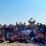 KKN Kelompok 17 Umla Gelar Bersih Pantai dan Pasang Papan Edukasi Sampah di Desa Weru