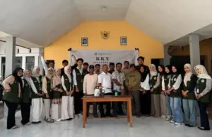 Menjawab Tantangan Kesehatan Lingkungan, KKN Umsura Hadirkan Inovasi Mini Fogging 