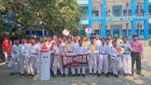 PMR Muda, Siaga dan Peduli untuk Negeri 8D SMPM 12 Tunjukkan Jiwa Kemanusiaan di Karnaval HUT ke-81 RI