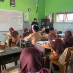 KKN MAS Kelompok 114 Ajak Siswa Belajar Bahasa Inggris Lewat Permainan