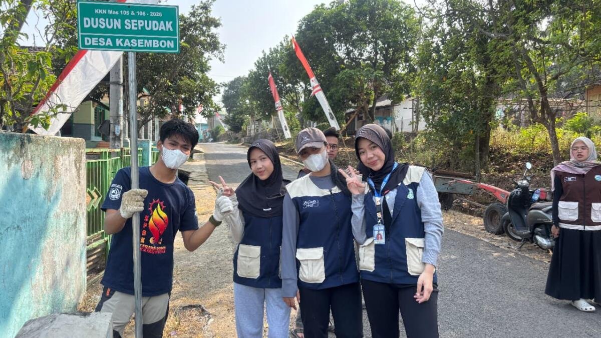 Permudah Akses Informasi Wilayah, KKN MAs Malang Pasang Plang Jalan di Tujuh Dusun