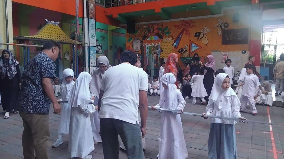 Bukan Sekadar Lomba, IPM Kids SD Muhammadiyah 16 Surabaya Praktikkan Kepemimpinan di HUT RI