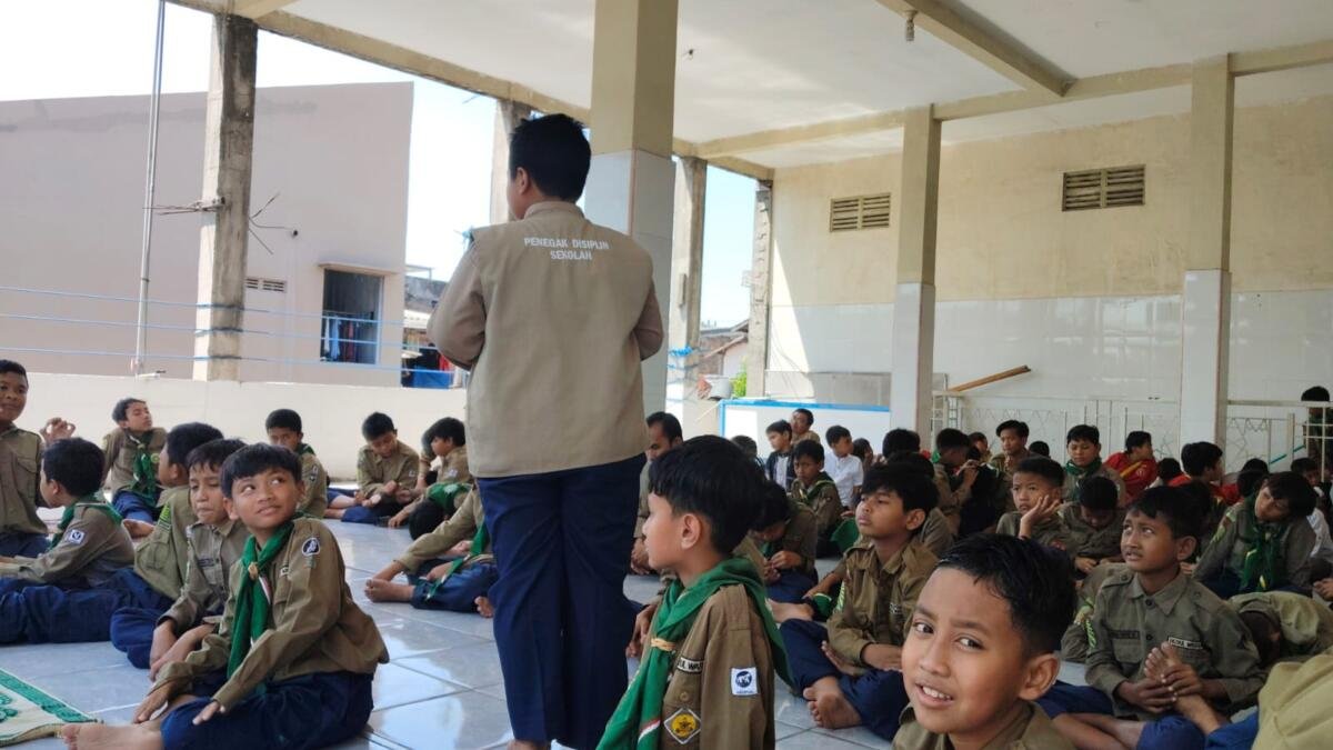 Penegak Disiplin Sekolah: Sahabat Disiplin SD Almadany