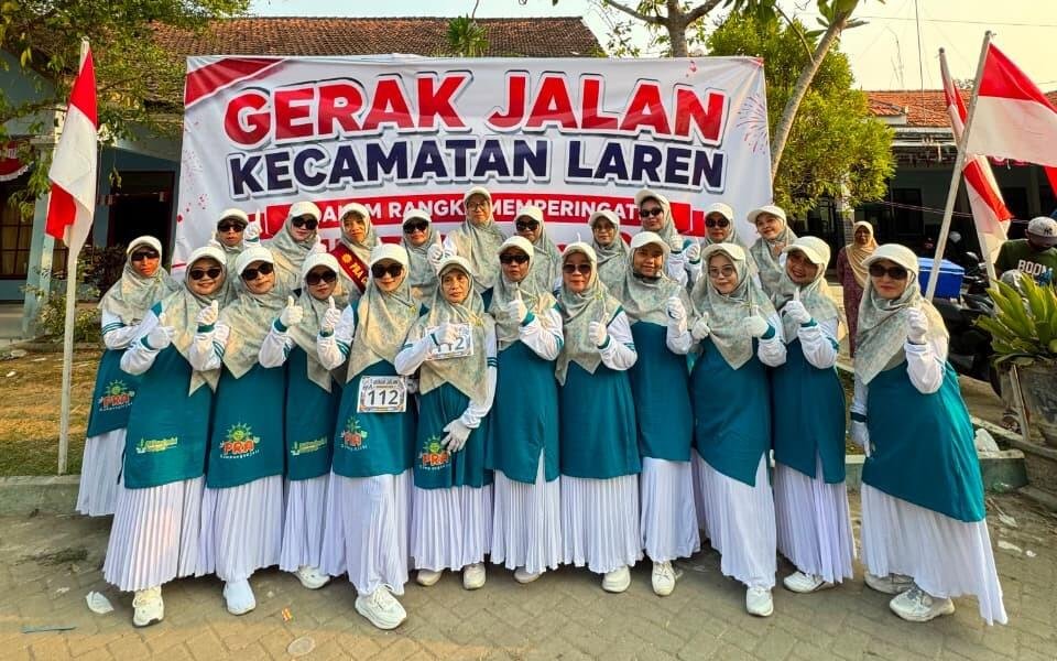 Mahasiswa KKN STAIM Karangasem Paciran Kelompok 1 Gampang Sejati Ikuti Gerak Jalan Kecamatan Laren