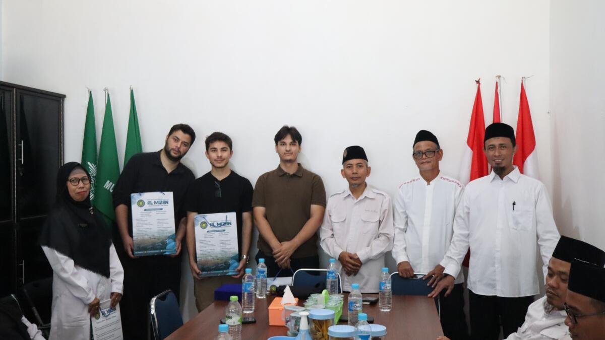Senyum Santri yang Dibawa Pulang: Kisah Haru Mahasiswa Turki Selama di Al-Mizan