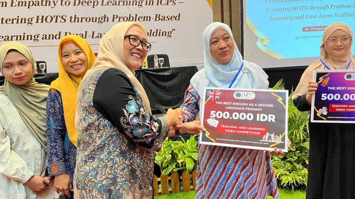 Inovasi Pembelajaran CLIL Bawa Guru SD Muhammadiyah Manyar Raih Predikat The Best