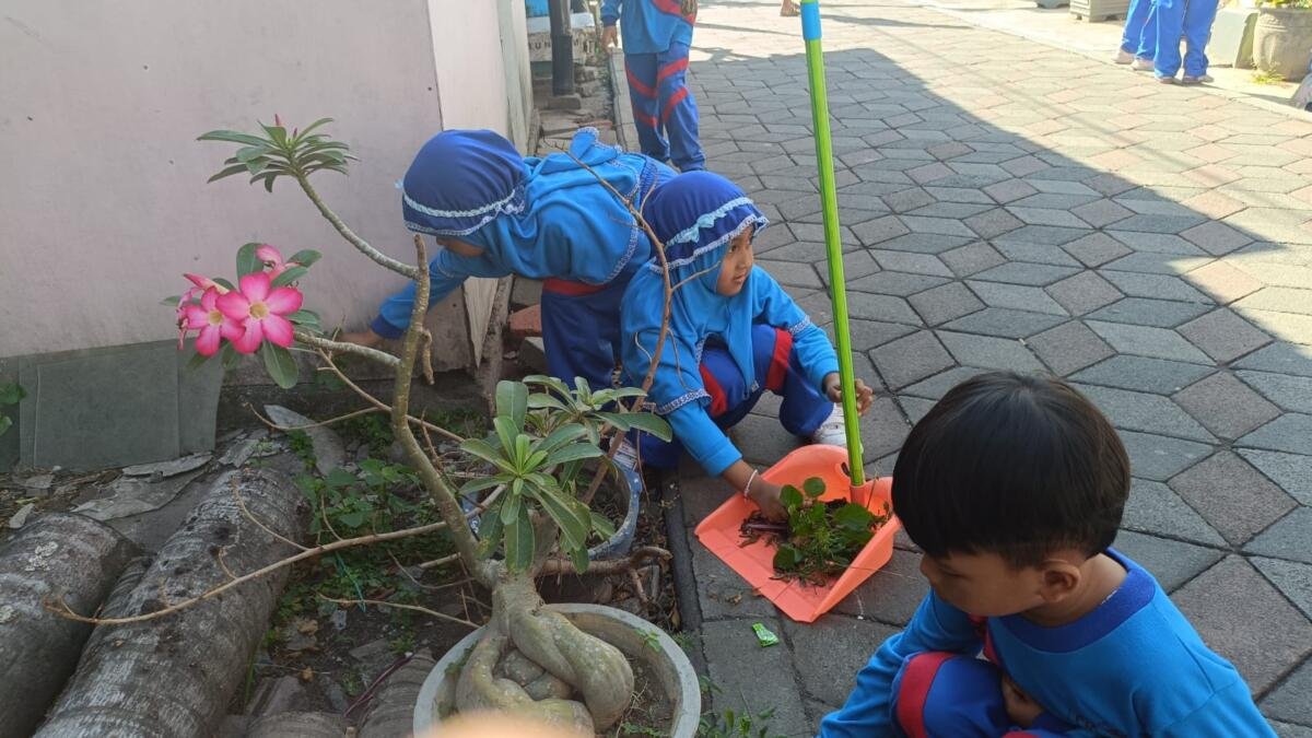 PAUD Aisyiyah Bustanul Athfal II Kota Probolinggo Tanamkan Cinta Lingkungan Lewat Gelinding