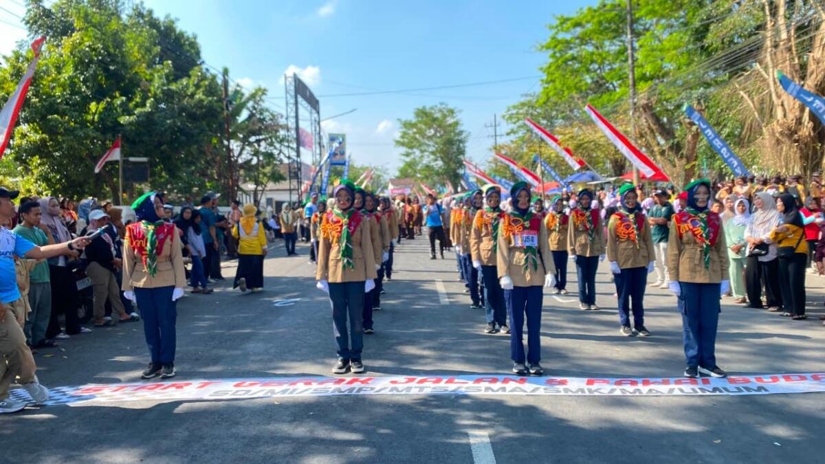 Kobarkan Semangat Kemerdekaan, SMPM One Genteng Raih Dua Penghargaan Gerak Jalan Tingkat SMP/MTs