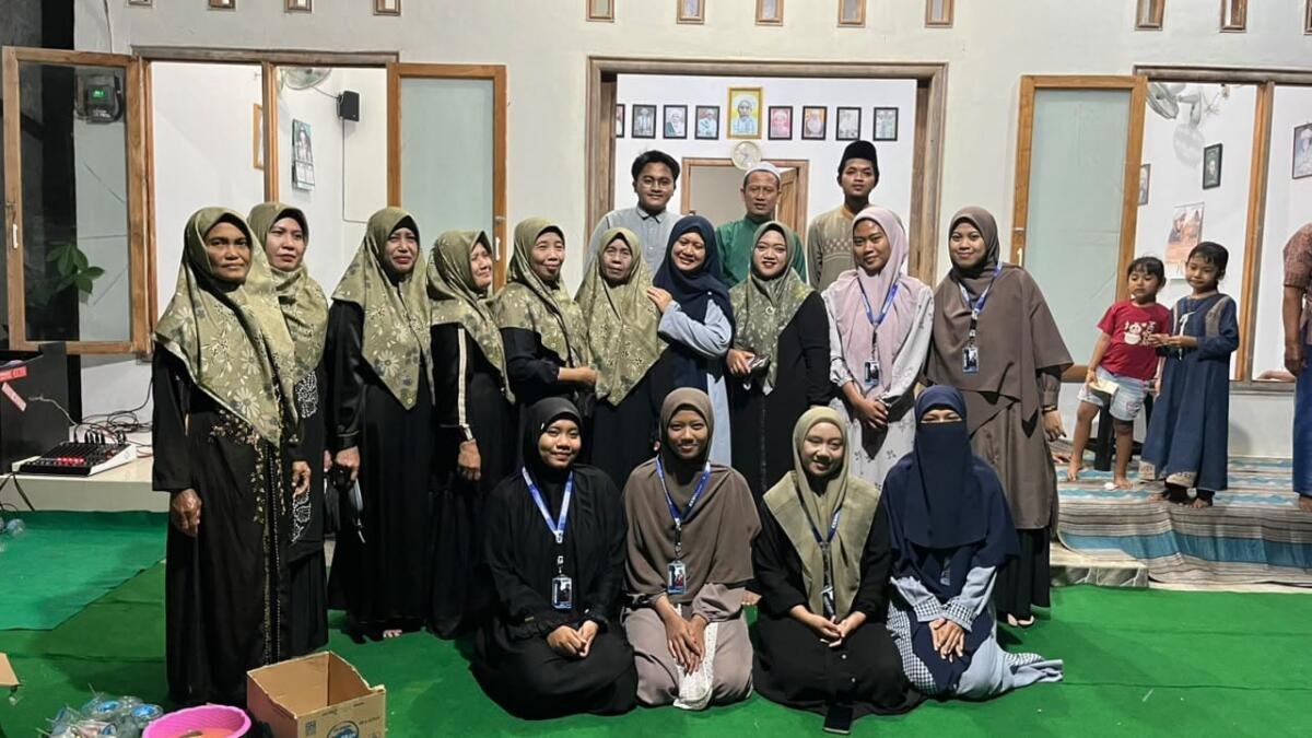 Wujud Toleransi dan Ukhuwah: KKN Mahasiswa STAIM Ponpes Karangasem Hadiri Majelis Sholawat Bersama Fatayat Desa Gampangsejati