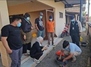 KKN T 15 Umsida Olah Sampah Plastik Menjadi Paving Block Bernilai Ekonomi