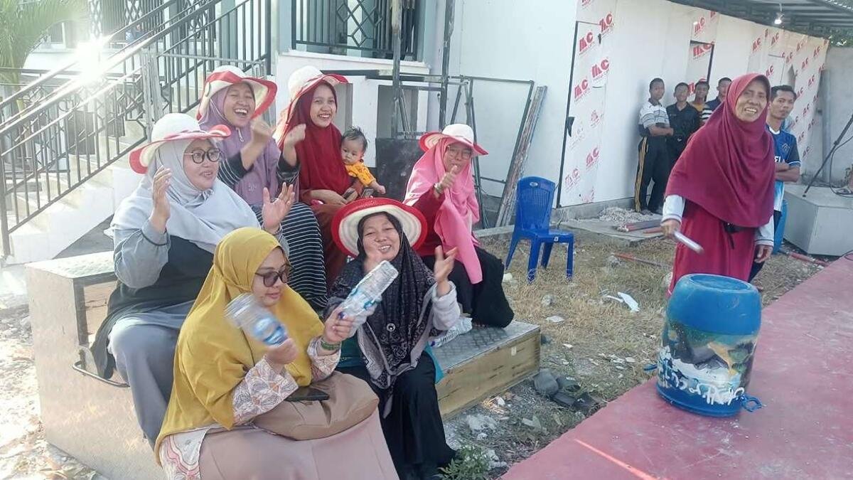 Emak-Emak Suporter Malisha, Bakar Semangat Tim di Laga Pembuka Fun Mini Soccer 4 Dasawarsa Al-Ishlah