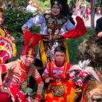 Lautan Kostum Adat Gemparkan Kebun Bibit Wonorejo dalam Acara Jalan Sehat MI Muhammadiyah 27 Surabaya