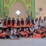 Mahasiswa KKN STAIM Paciran Ajak Siswa SMP NU Tamanprijek Sulap Tutup Botol Plastik Menjadi Gantungan Kunci Kreatif