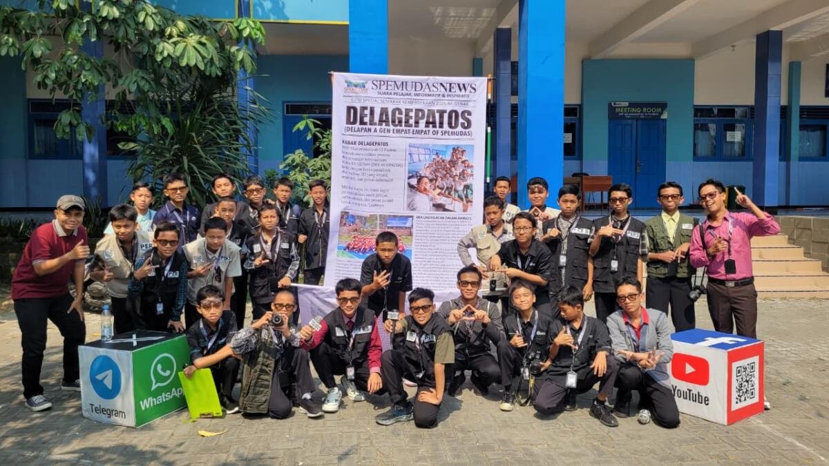 Spemudas News 8A Gen44 SMPM 12 Hidupkan Literasi Lewat Karnaval dengan Koran Raksasa