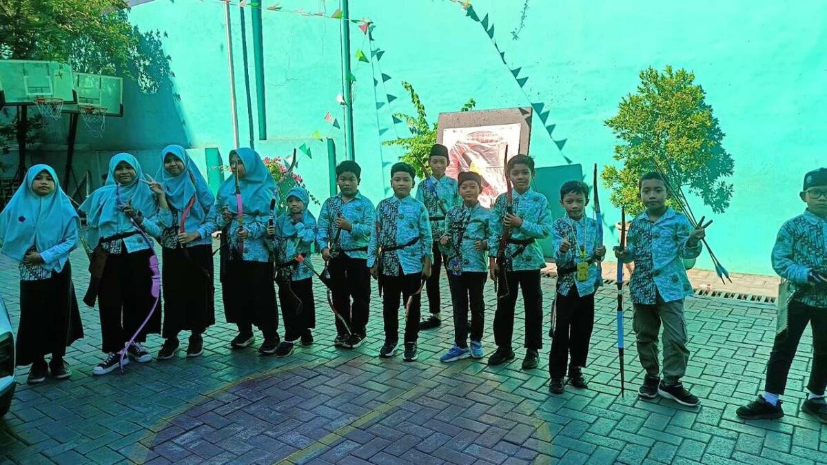 Bidik Prestasi Sejak Dini, Siswa SD Mumtaz Asah Fokus Lewat Talent Panahan