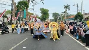 Live TikTok Warnai Pawai Budaya TK ABA IV Ahmad Yani di Probolinggo