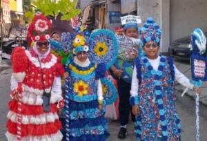 Kostum Daur Ulang Warnai Pawai HUT ke-81 RI SD Muhlas Surabaya
